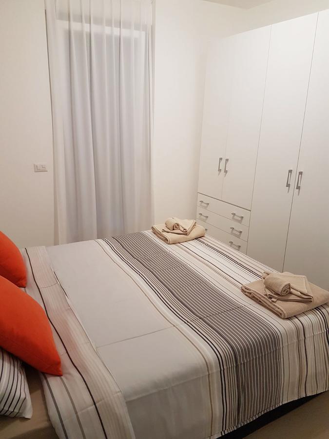 Baia Blu - Luxury Apartments With Pool Cremia Kültér fotó