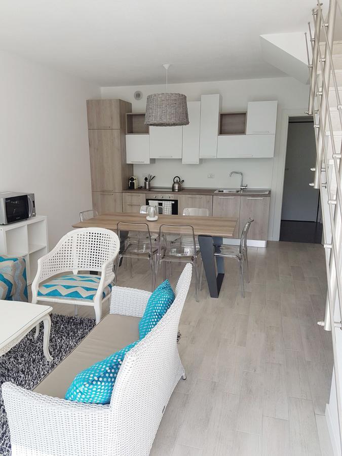 Baia Blu - Luxury Apartments With Pool Cremia Kültér fotó